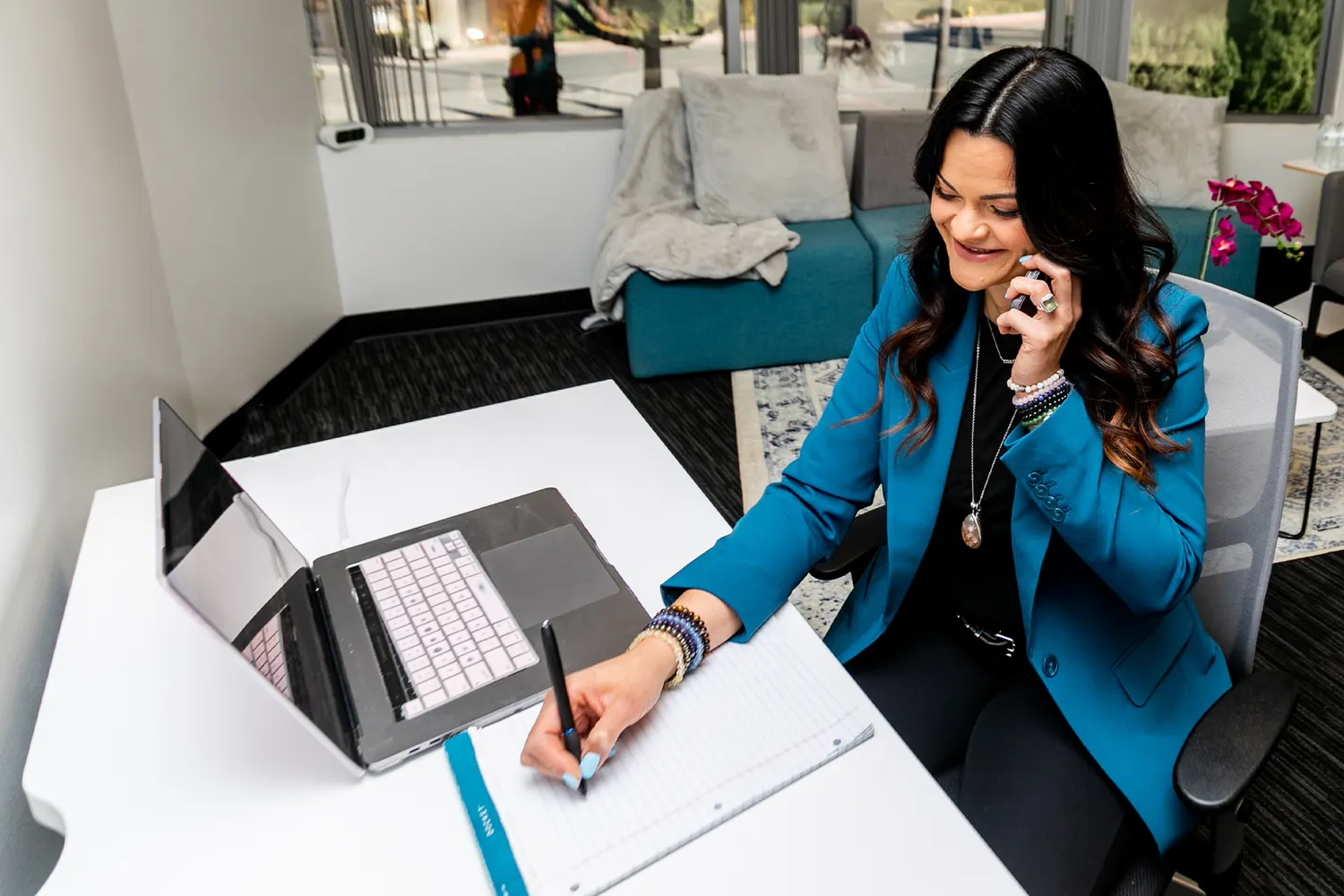 Leticia Oliveira leading a private virtual hypnotherapy session for a Del Mar client